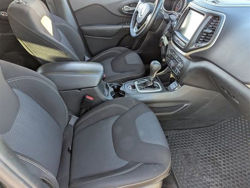 Used 2016 Jeep Cherokee Latitude w/ Cold Weather Group image 14