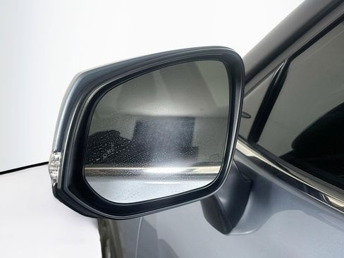 Used 2024 Toyota Highlander XLE image 16