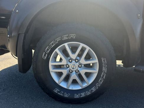Used 2018 Nissan Frontier SV image 12