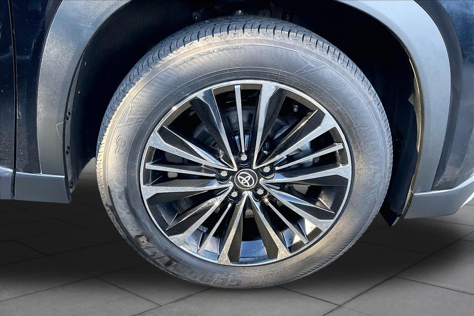 Used 2025 Toyota Grand Highlander AWD Hybrid image 11
