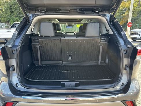 Used 2025 Toyota Highlander Platinum image 23