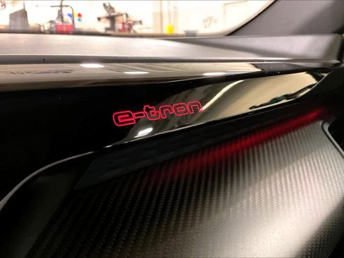 Used 2024 Audi e-tron GT Premium Plus image 15