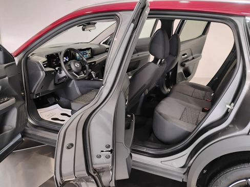 Used 2025 Nissan Kicks SV w/ SV Premium Package image 7