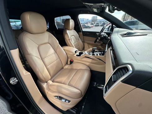 Used 2019 Porsche Cayenne image 36