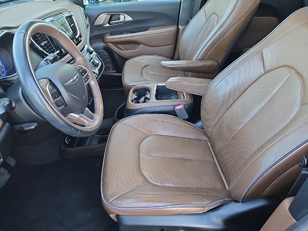 Used 2018 Chrysler Pacifica Limited w/ Tire & Wheel Group FWD image 26