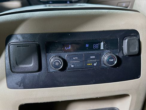 Used 2018 Chevrolet Tahoe Premier image 25