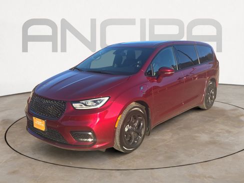 Certified 2022 Chrysler Pacifica Limited w/ Uconnect Theater Family Group image 5