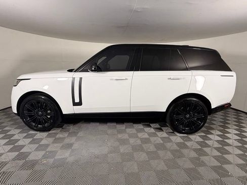 Used 2025 Land Rover Range Rover SE AWD/4WD image 3