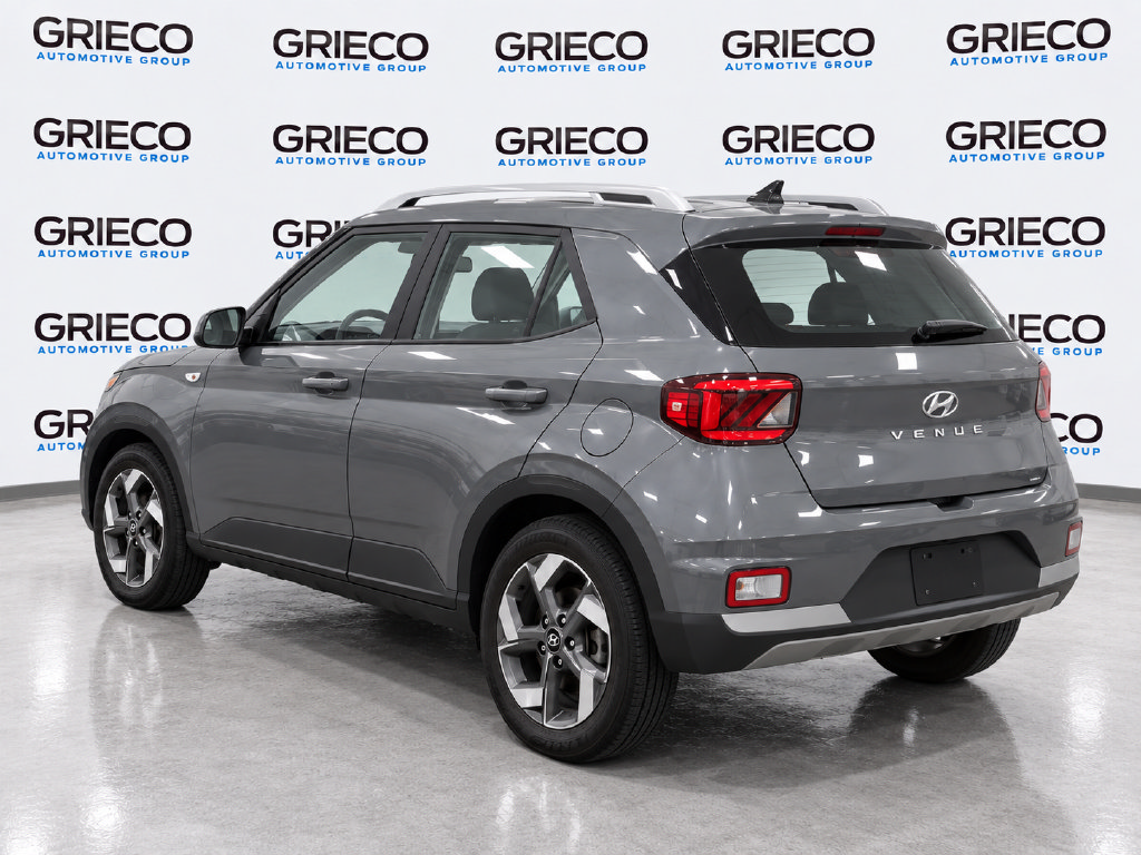 Used 2023 Hyundai Venue SEL w/ Cargo Package FWD image 2
