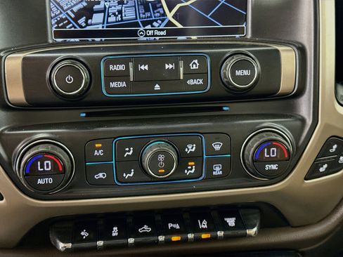 Used 2018 GMC Sierra 2500 Denali w/ Duramax Plus Package AWD/4WD image 18