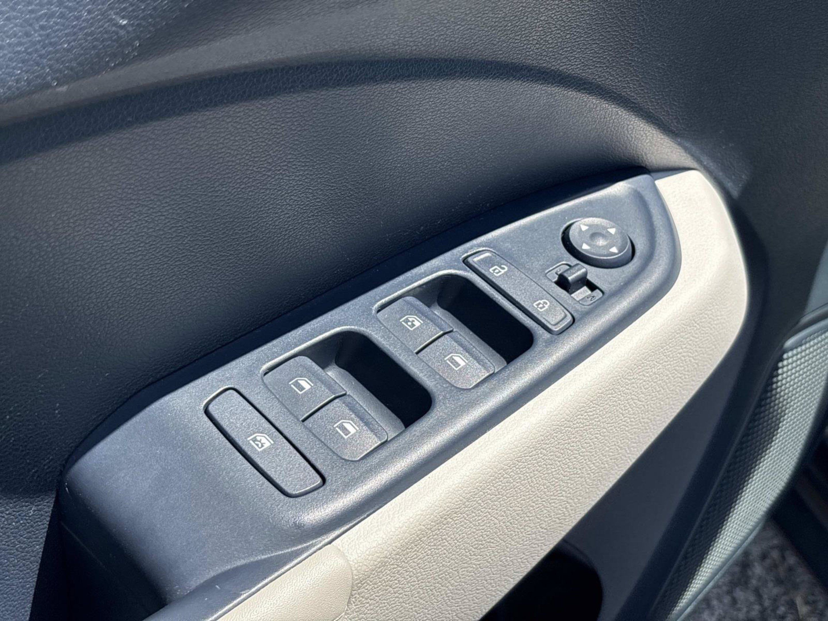 Used 2020 Hyundai Venue FWD image 21