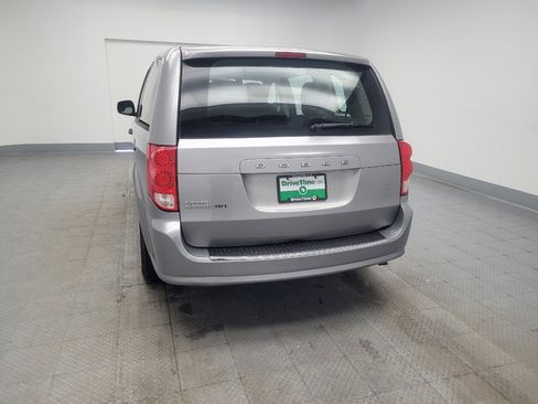 Used 2016 Dodge Grand Caravan American Value Package image 2