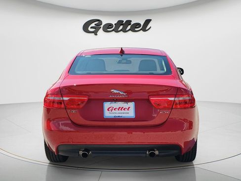 Used 2018 Jaguar XE Premium image 13