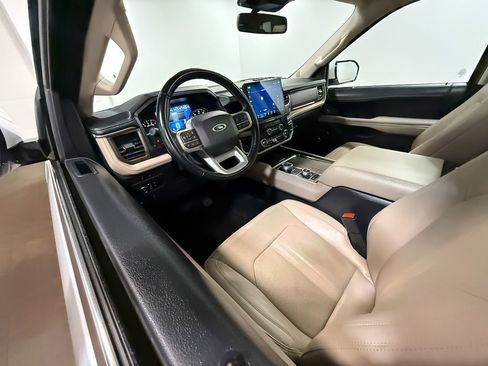 Used 2023 Ford Expedition Limited image 2