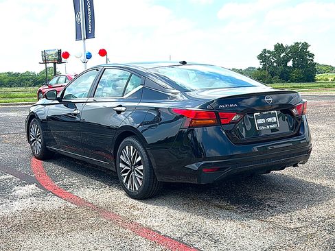 Used 2025 Nissan Altima 2.5 SV FWD image 6