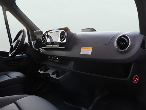 New 2025 Mercedes-Benz Sprinter 2500 image 9