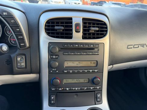 Used 2005 Chevrolet Corvette Coupe w/ Preferred Equipment Group RWD image 31