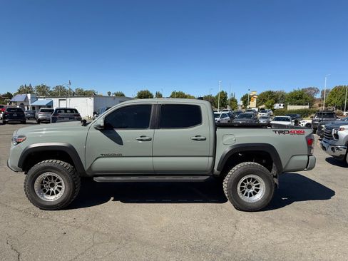 Used 2023 Toyota Tacoma TRD Off-Road w/ Technology Package AWD/4WD image 2