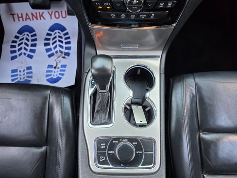 Used 2019 Jeep Grand Cherokee Limited AWD/4WD image 30