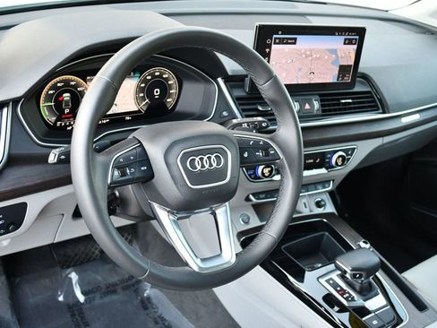 Used 2021 Audi Q5 e Premium Plus w/ Premium Plus Package AWD/4WD image 12