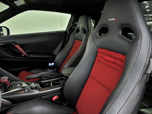 Used 2020 Nissan GT-R NISMO AWD/4WD image 21