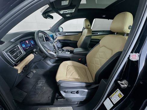 Used 2025 Volkswagen Atlas Cross Sport SE image 13