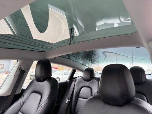 Used 2018 Tesla Model 3 Long Range image 19