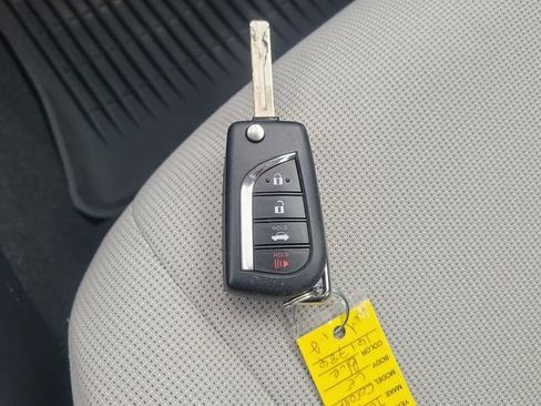 Used 2021 Toyota Corolla LE image 27