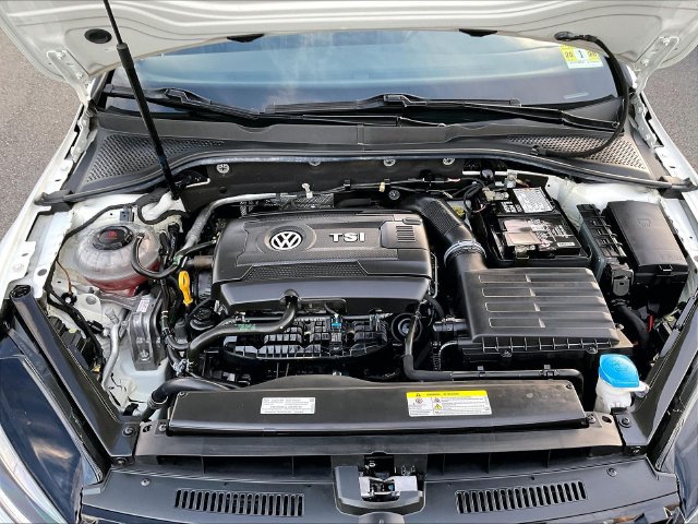 Used 2021 Volkswagen Golf 4-Door FWD image 19