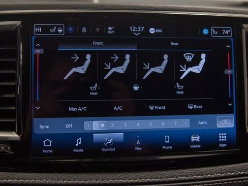 Used 2024 Chrysler Pacifica Limited FWD image 26