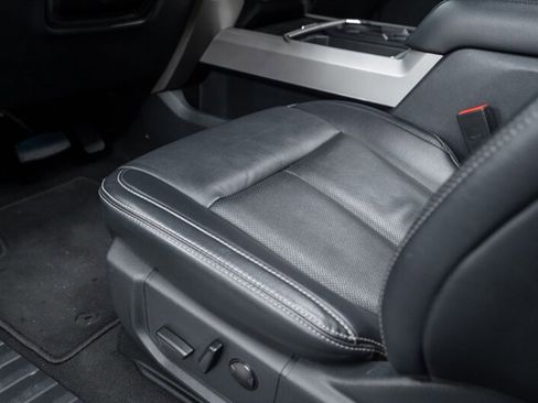 Used 2022 Ford F250 Lariat w/ Black Appearance Package image 12