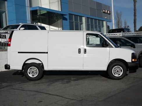 New 2025 GMC Savana 2500 w/ Driver Convenience Package image 38