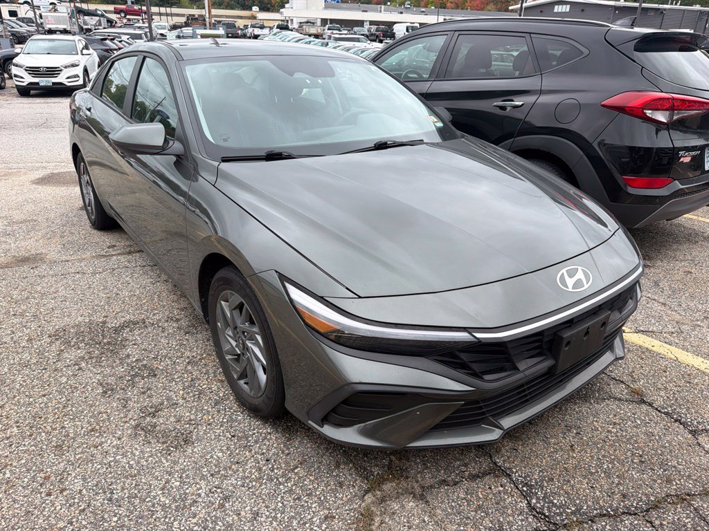 Used 2024 Hyundai Elantra Blue FWD image 5