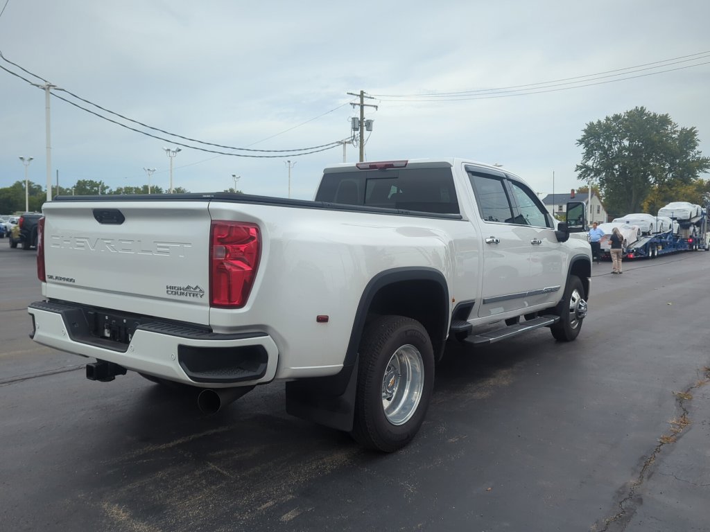 Used 2025 Chevrolet Silverado 3500 High Country w/ High Country Premium Package AWD/4WD image 10