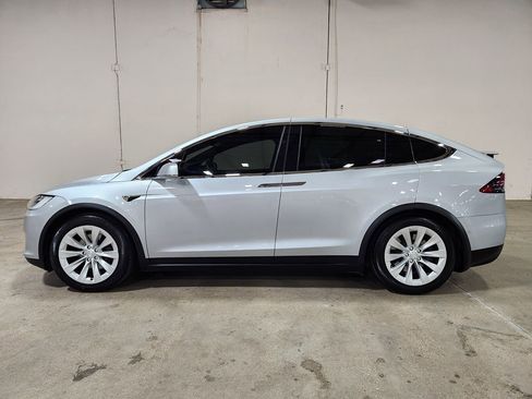 Used 2018 Tesla Model X 75D image 7