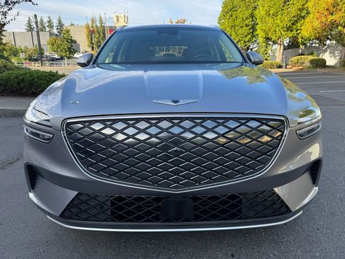 Used 2024 Genesis Electrified GV70 image 3
