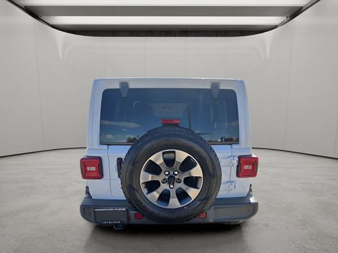 Used 2018 Jeep Wrangler Unlimited Sahara w/ Cold Weather Group image 4