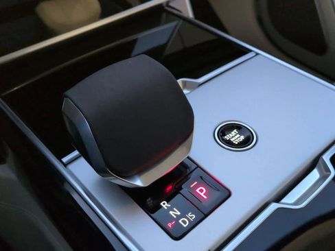 New 2026 Land Rover Range Rover Long Wheelbase Autobiography image 32