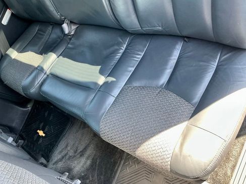 Used 2002 Chevrolet Avalanche Base w/ Off-Road Suspension Pkg image 30