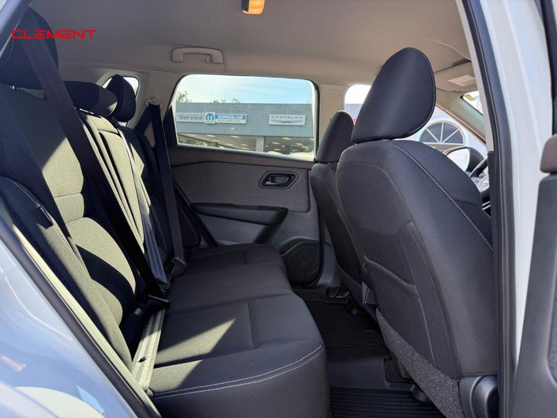 Used 2023 Nissan Rogue S AWD/4WD image 12