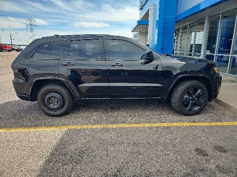 Used 2015 Jeep Grand Cherokee Altitude AWD/4WD image 2