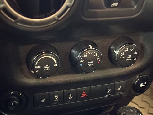 Used 2013 Jeep Wrangler Unlimited Rubicon w/ Dual Top Group image 18