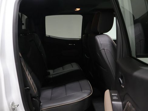 Used 2024 GMC Canyon Denali image 21