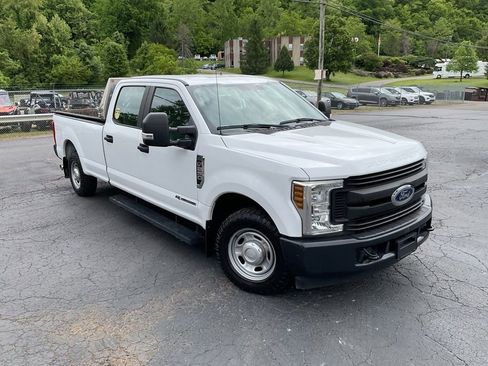 Used 2019 Ford F250 XL w/ Power Equipment Group RWD image 3
