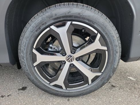 New 2026 Volkswagen Tiguan SE FWD image 22