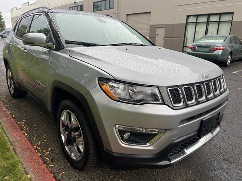 Used 2019 Jeep Compass Limited AWD/4WD image 2