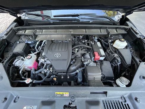 Certified 2023 Toyota Highlander XLE image 11