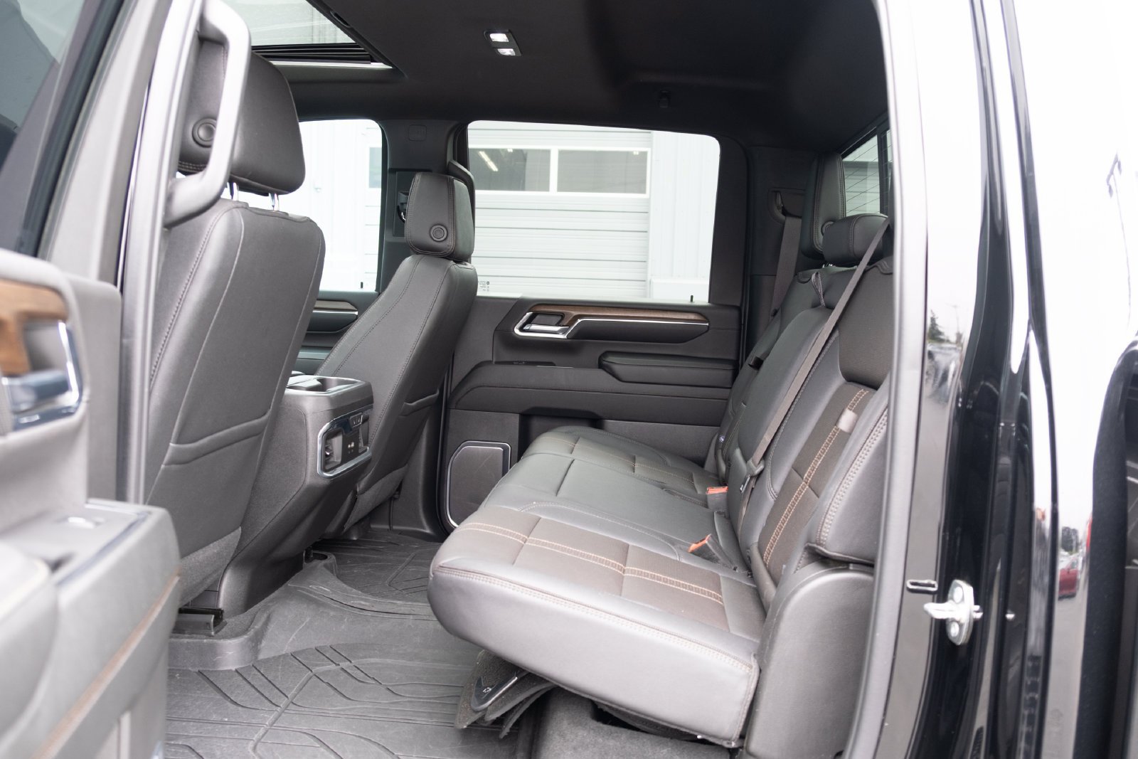 Used 2024 Chevrolet Silverado 3500 High Country w/ High Country Premium Package AWD/4WD image 19