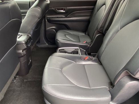 Certified 2025 Toyota Grand Highlander XLE image 19