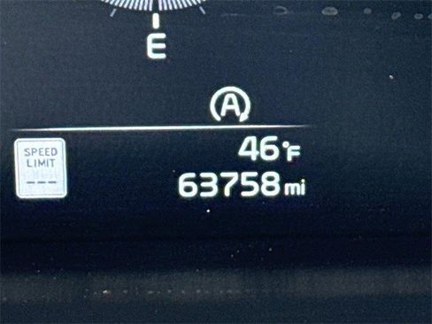 Used 2023 Kia Telluride EX w/ EX Captain's Chair Package image 29